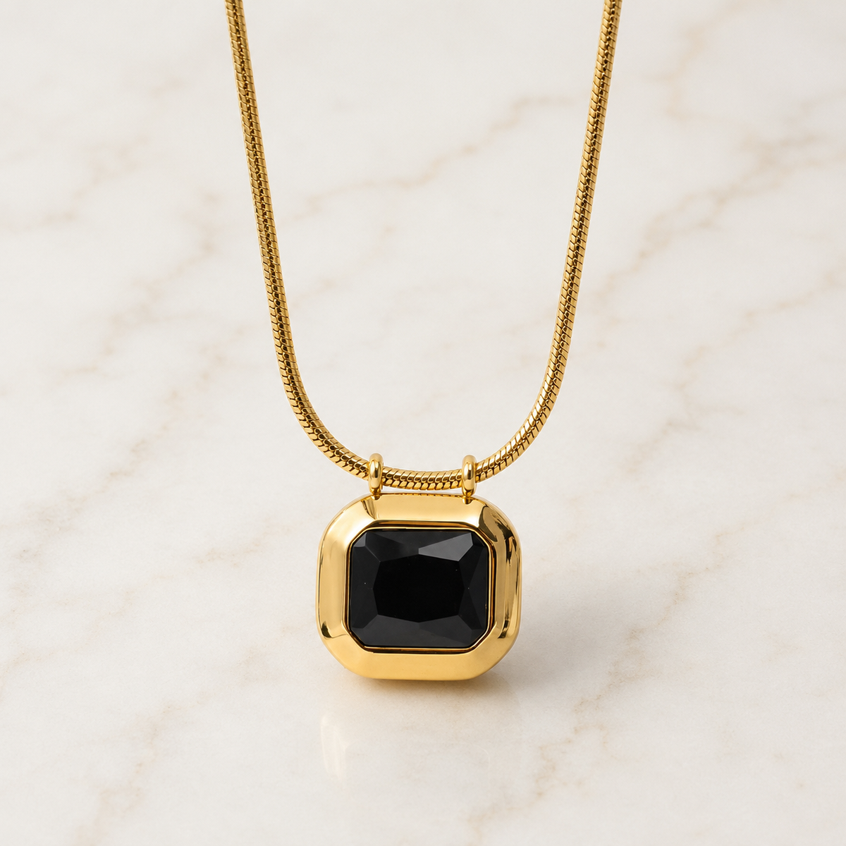 APHRODITE NECKLACE