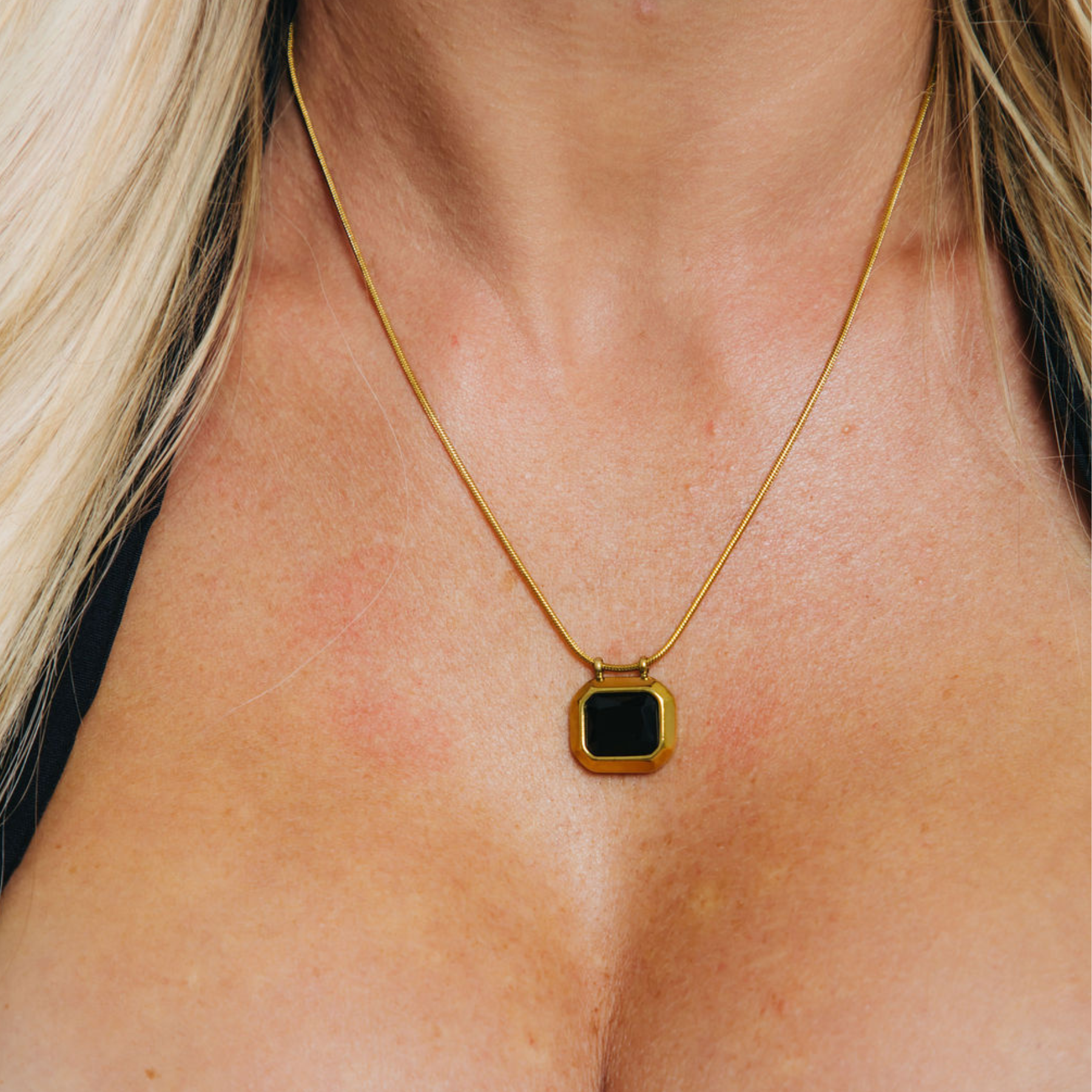 APHRODITE NECKLACE